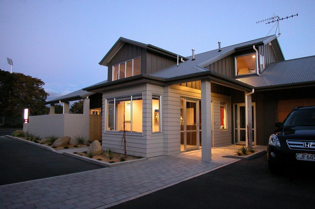 Arena Lodge Palmerston North Exterior photo