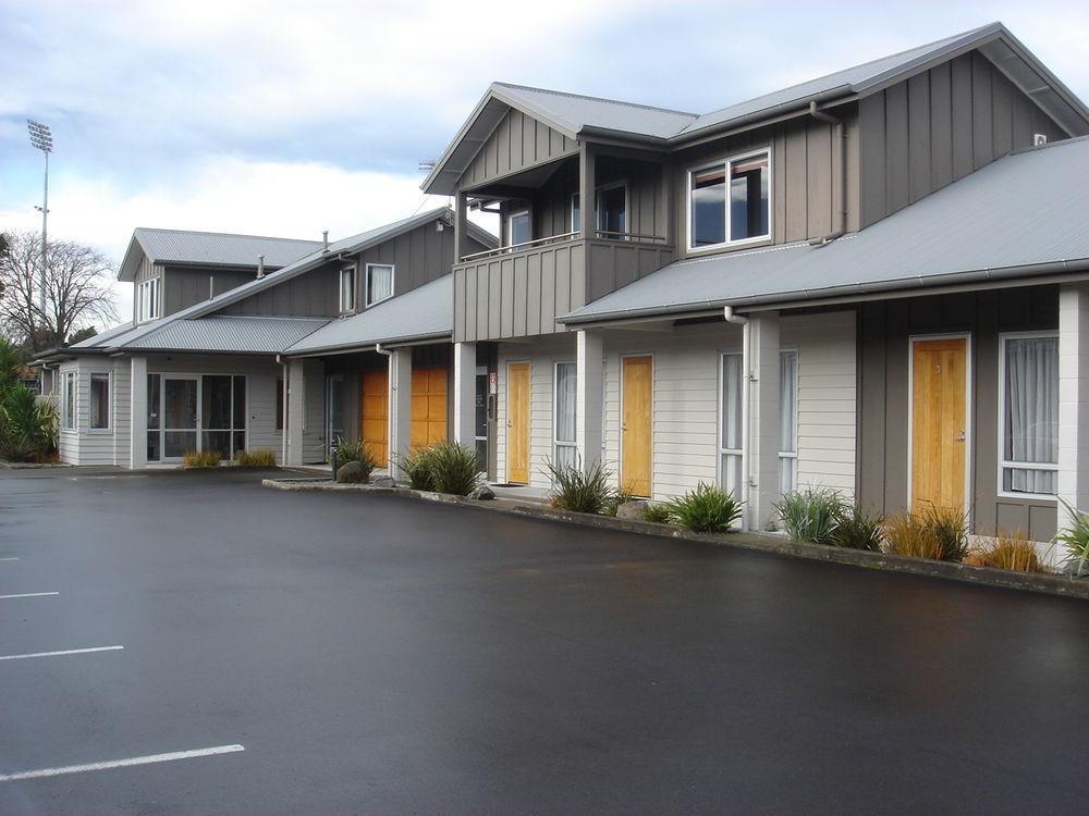 Arena Lodge Palmerston North Exterior photo